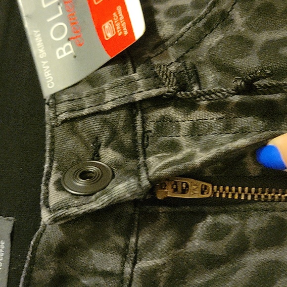 NWT: BOLD elements Cut to Curve Skinny Jeans - Picture 4 of 15